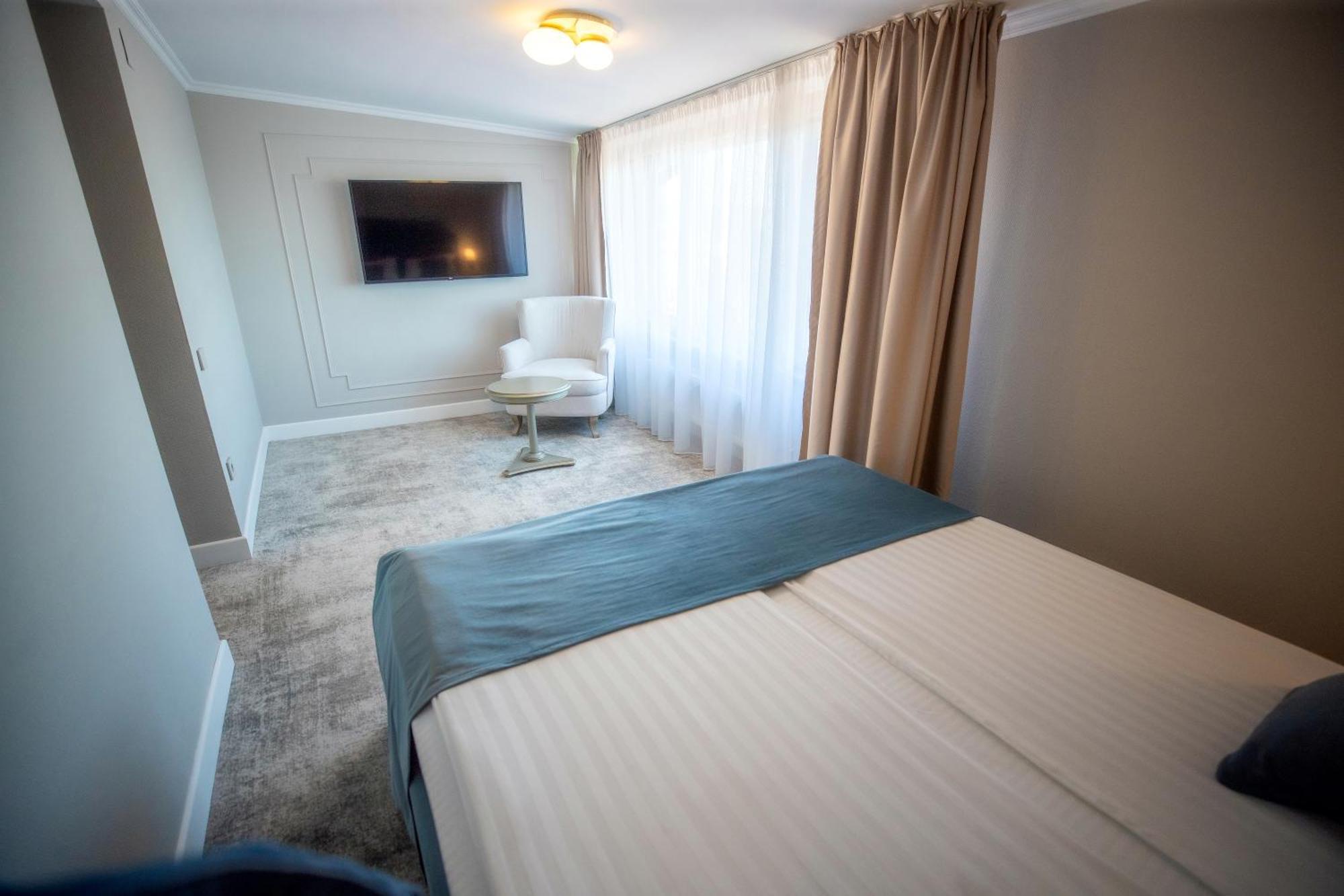 Meridian Hotel 4*